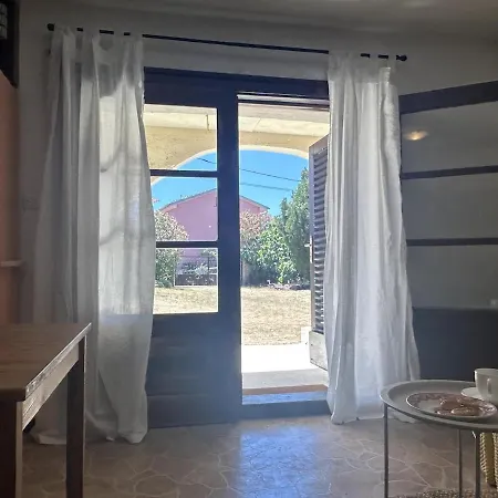 Cozy With Private Yard