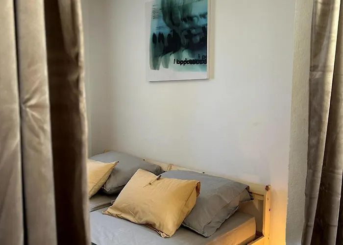 Cozy With Private Yard