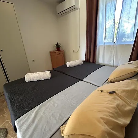 Cozy With Private Yard Lejlighed