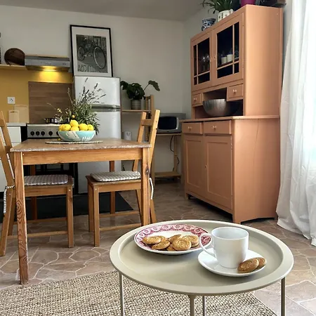 Cozy With Private Yard