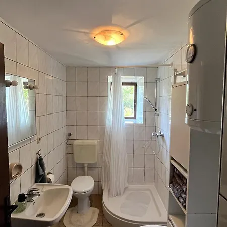 Cozy With Private Yard * Lakmartin