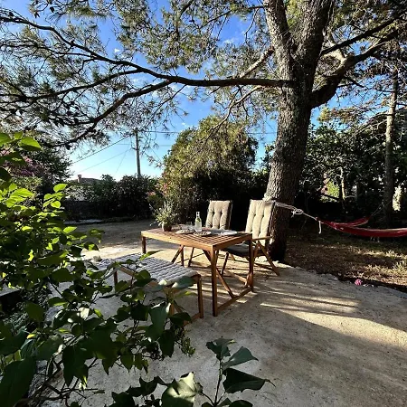 Cozy With Private Yard Apartman Lakmartin