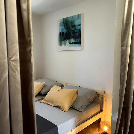 Cozy With Private Yard