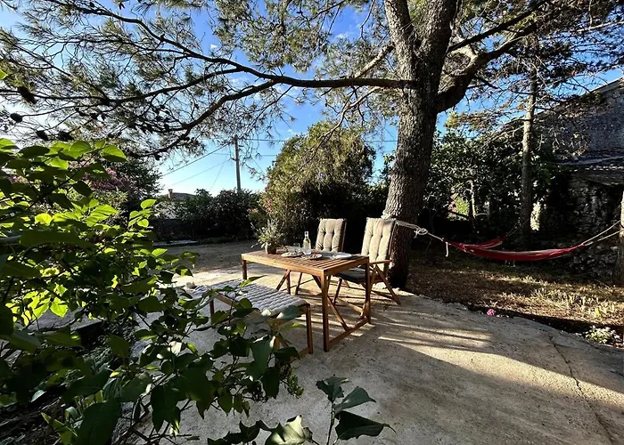 Cozy With Private Yard Appartement Lakmartin