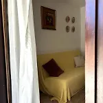 Cozy With Private Yard *