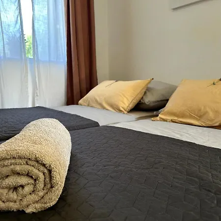 Cozy With Private Yard * Lakmartin