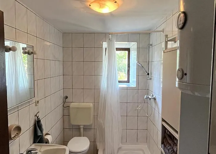 Cozy With Private Yard * Lakmartin