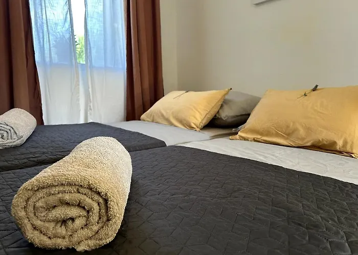 Cozy With Private Yard * Lakmartin