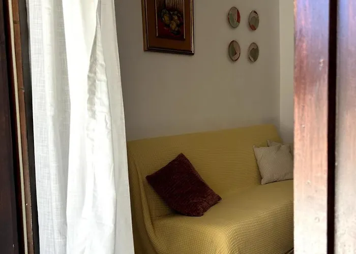 Cozy With Private Yard *